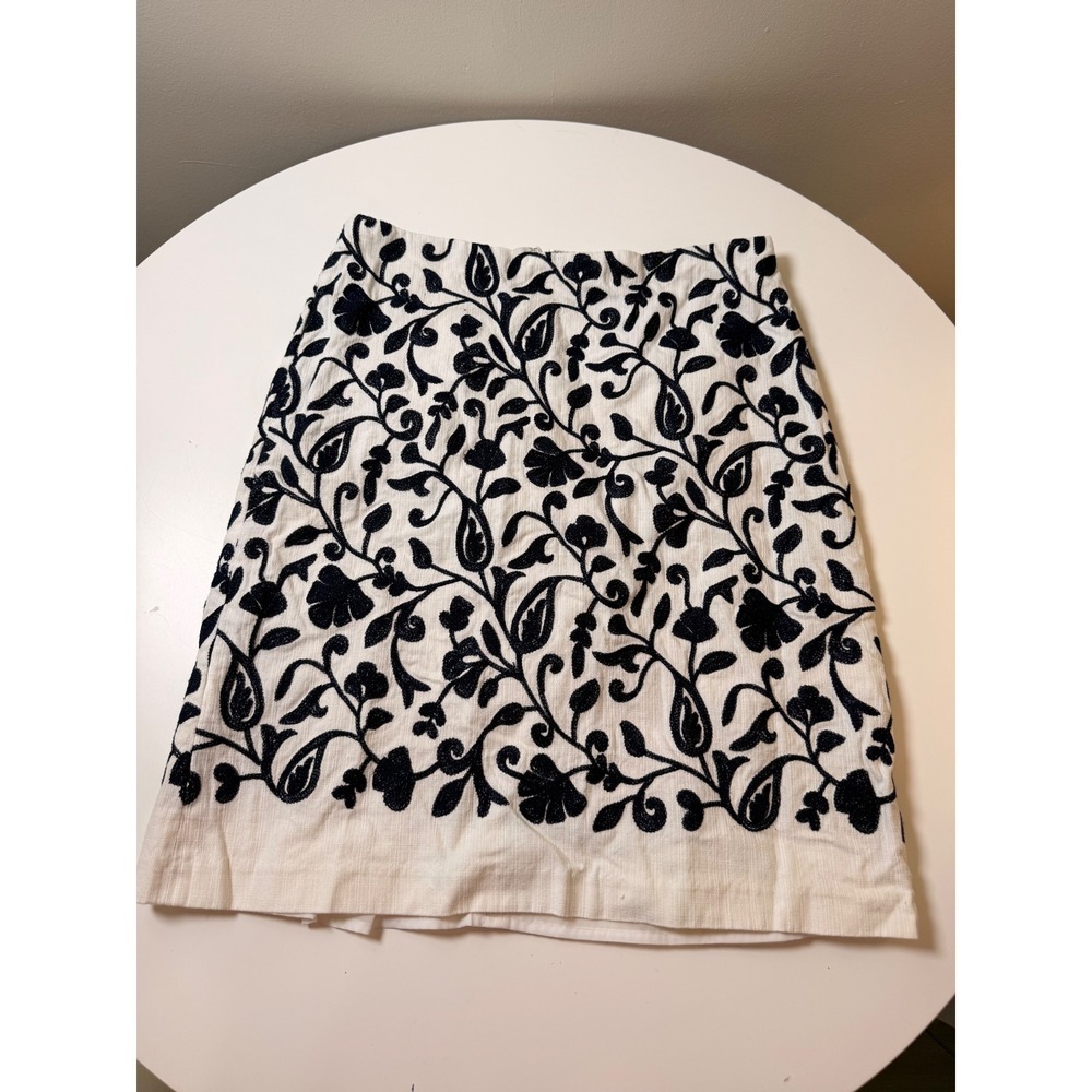 Talbots Embroidered Floral Skirt Womens 4P White‎ Navy Excellent A-Line Petite